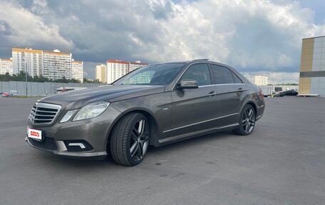 Mercedes-Benz E-Класс, 2011 год, 1 650 000 рублей, 2 фотография