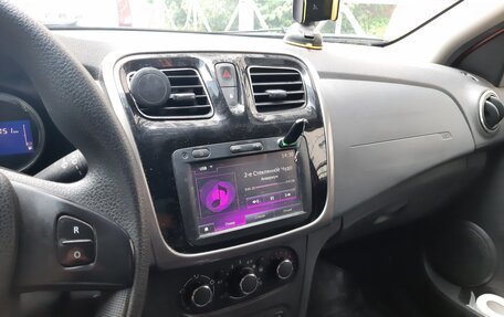 Renault Logan II, 2017 год, 750 000 рублей, 6 фотография