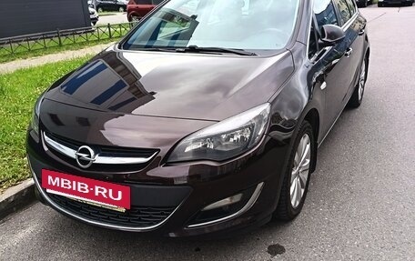 Opel Astra J, 2014 год, 810 000 рублей, 2 фотография