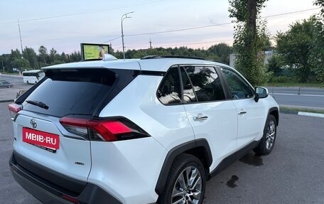Toyota RAV4, 2022 год, 3 200 000 рублей, 5 фотография