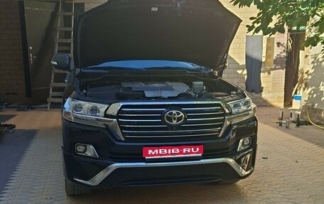 Toyota Land Cruiser 200, 2015 год, 4 000 000 рублей, 1 фотография