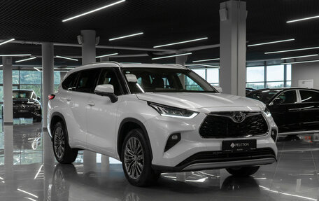 Toyota Highlander, 2026 год, 5 500 000 рублей, 24 фотография