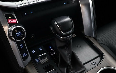 Toyota Land Cruiser, 2023 год, 10 997 000 рублей, 16 фотография
