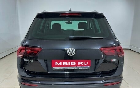 Volkswagen Tiguan II, 2018 год, 2 480 000 рублей, 3 фотография