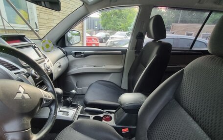 Mitsubishi Pajero Sport II рестайлинг, 2015 год, 2 700 000 рублей, 13 фотография