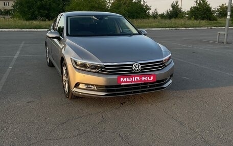 Volkswagen Passat B8 рестайлинг, 2015 год, 1 650 000 рублей, 28 фотография