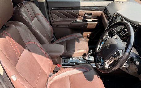 Mitsubishi Outlander III рестайлинг 3, 2017 год, 1 900 000 рублей, 11 фотография