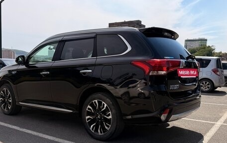 Mitsubishi Outlander III рестайлинг 3, 2017 год, 1 900 000 рублей, 6 фотография