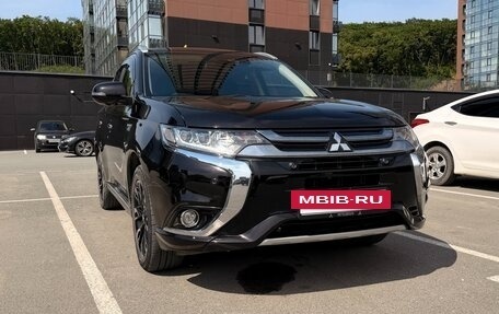 Mitsubishi Outlander III рестайлинг 3, 2017 год, 1 900 000 рублей, 3 фотография