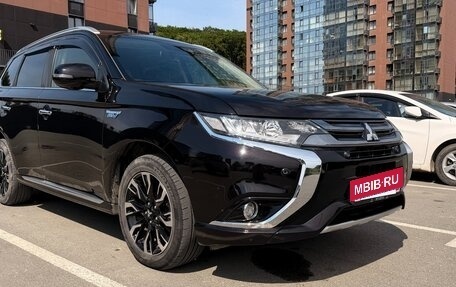 Mitsubishi Outlander III рестайлинг 3, 2017 год, 1 900 000 рублей, 2 фотография
