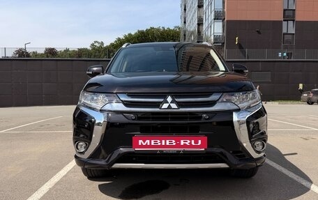 Mitsubishi Outlander III рестайлинг 3, 2017 год, 1 900 000 рублей, 4 фотография
