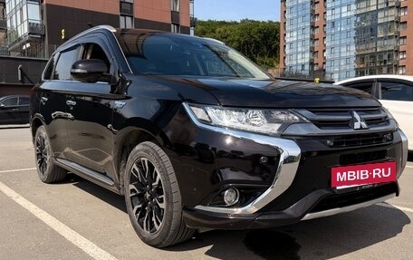 Mitsubishi Outlander III рестайлинг 3, 2017 год, 1 900 000 рублей, 26 фотография
