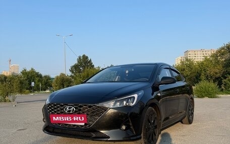 Hyundai Solaris II рестайлинг, 2021 год, 1 550 000 рублей, 2 фотография