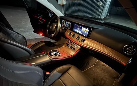Mercedes-Benz E-Класс, 2017 год, 4 000 000 рублей, 6 фотография