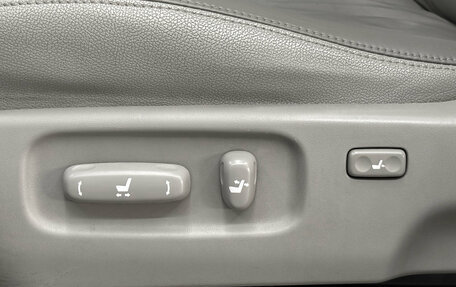 Toyota Sequoia II рестайлинг, 2005 год, 1 850 000 рублей, 22 фотография