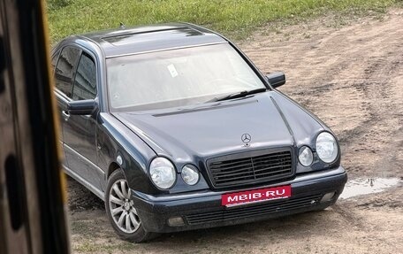 Mercedes-Benz E-Класс, 1997 год, 325 000 рублей, 1 фотография