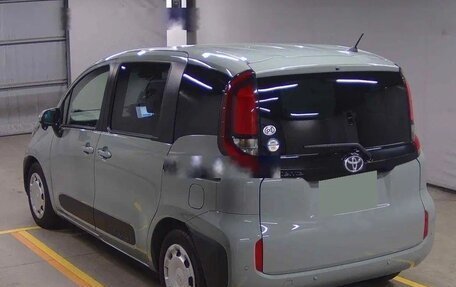 Toyota Sienta, 2023 год, 1 065 000 рублей, 2 фотография