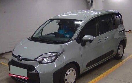 Toyota Sienta, 2023 год, 1 065 000 рублей, 4 фотография