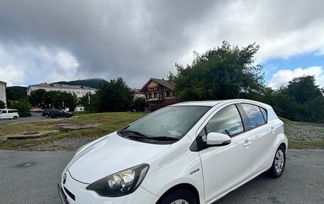 Toyota Aqua I, 2013 год, 650 000 рублей, 2 фотография