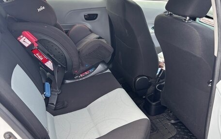 Toyota Aqua I, 2013 год, 650 000 рублей, 6 фотография