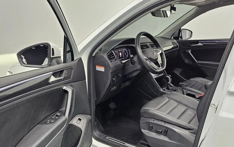 Volkswagen Tiguan II, 2023 год, 3 100 000 рублей, 5 фотография