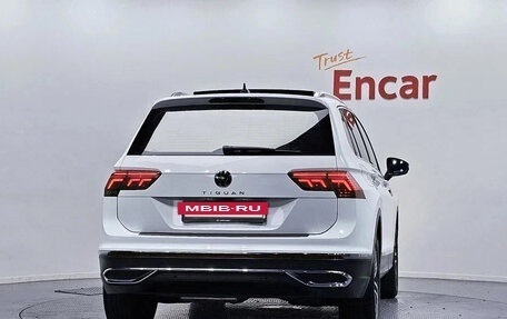 Volkswagen Tiguan II, 2023 год, 3 100 000 рублей, 4 фотография