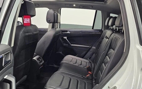 Volkswagen Tiguan II, 2023 год, 3 100 000 рублей, 10 фотография