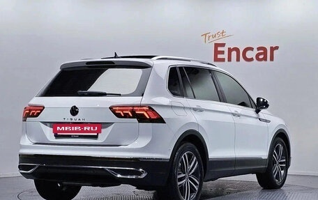 Volkswagen Tiguan II, 2023 год, 3 100 000 рублей, 3 фотография