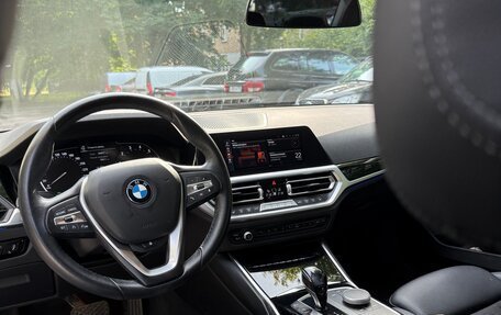 BMW 3 серия, 2021 год, 3 890 000 рублей, 12 фотография