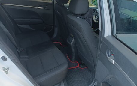 Hyundai Elantra VI рестайлинг, 2019 год, 1 250 000 рублей, 6 фотография
