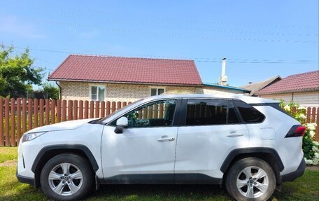 Toyota RAV4, 2021 год, 2 830 000 рублей, 6 фотография
