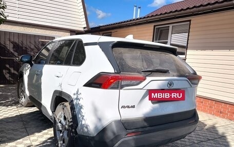 Toyota RAV4, 2021 год, 2 830 000 рублей, 8 фотография