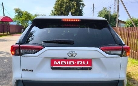 Toyota RAV4, 2021 год, 2 830 000 рублей, 7 фотография
