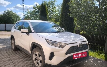 Toyota RAV4, 2021 год, 2 830 000 рублей, 4 фотография