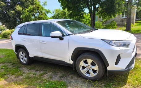 Toyota RAV4, 2021 год, 2 830 000 рублей, 10 фотография
