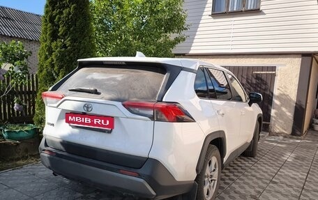 Toyota RAV4, 2021 год, 2 830 000 рублей, 9 фотография