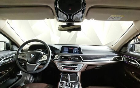 BMW 7 серия, 2018 год, 3 295 000 рублей, 11 фотография