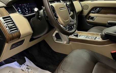 Land Rover Range Rover IV рестайлинг, 2018 год, 6 900 000 рублей, 12 фотография