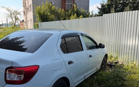Renault Logan II, 2019 год, 300 000 рублей, 2 фотография