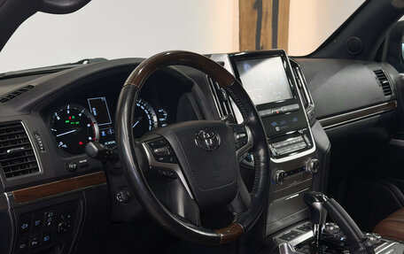 Toyota Land Cruiser 200, 2020 год, 7 200 000 рублей, 7 фотография