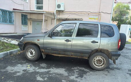 Chevrolet Niva I рестайлинг, 2004 год, 145 000 рублей, 3 фотография