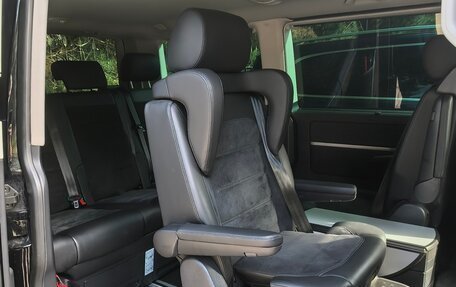 Volkswagen Multivan T6 рестайлинг, 2019 год, 5 600 000 рублей, 9 фотография