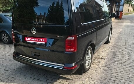 Volkswagen Multivan T6 рестайлинг, 2019 год, 5 600 000 рублей, 5 фотография