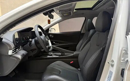 Hyundai Elantra, 2023 год, 1 811 000 рублей, 13 фотография