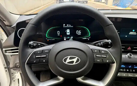 Hyundai Elantra, 2023 год, 1 811 000 рублей, 9 фотография