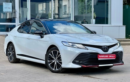 Toyota Camry, 2021 год, 1 999 000 рублей, 1 фотография