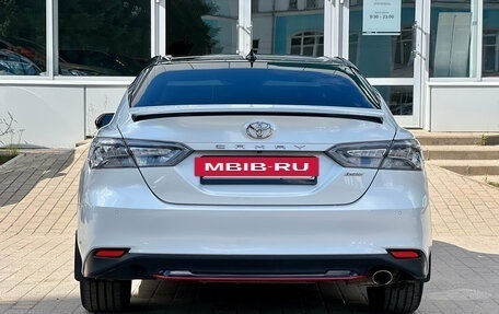 Toyota Camry, 2021 год, 1 999 000 рублей, 6 фотография