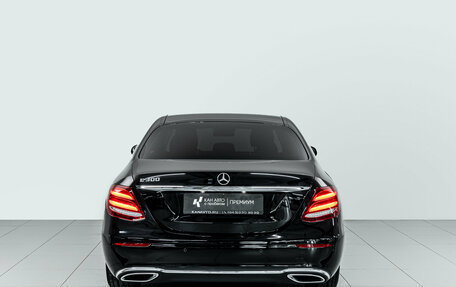 Mercedes-Benz E-Класс, 2020 год, 3 550 000 рублей, 5 фотография