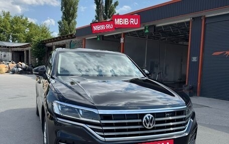 Volkswagen Touareg III, 2018 год, 5 200 000 рублей, 2 фотография