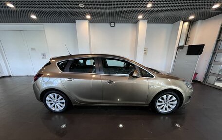 Opel Astra J, 2013 год, 795 000 рублей, 2 фотография